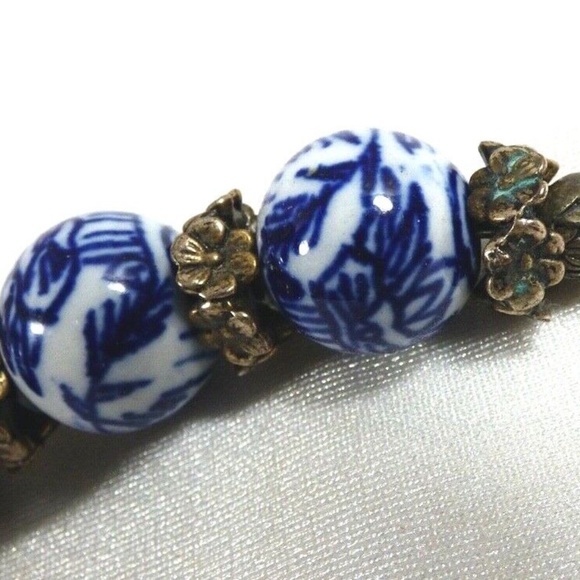 VTG White & Blue Round Porcelain beads silver tone spacers clasp bracelet 8"L - Picture 6 of 9